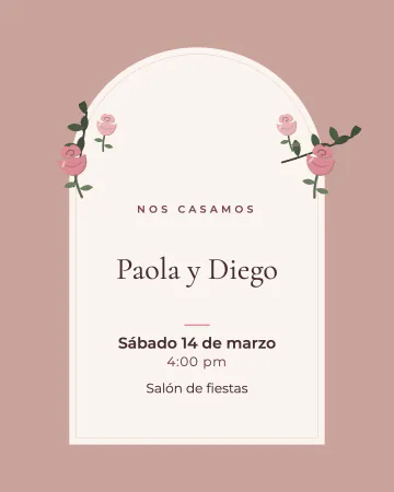 Arco de rosas. Un arco con rosas y hojas, como entrar al altar entre flores.