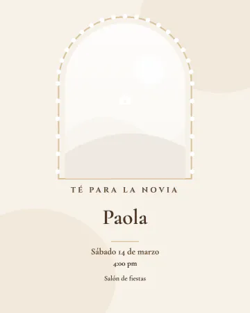 Perlas para la novia. Un arco con perlitas alrededor de la foto de la novia, en marfil y champaña.
