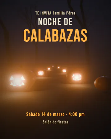 Calabazas encendidas. Un sendero en la niebla con calabazas talladas que brillan en la noche.