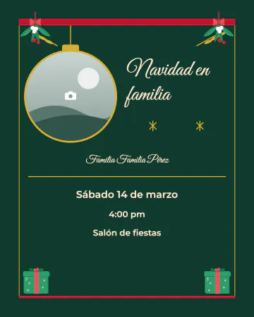 Navidad en familia. Tu foto familiar dentro de una esfera, con muérdago y regalos.